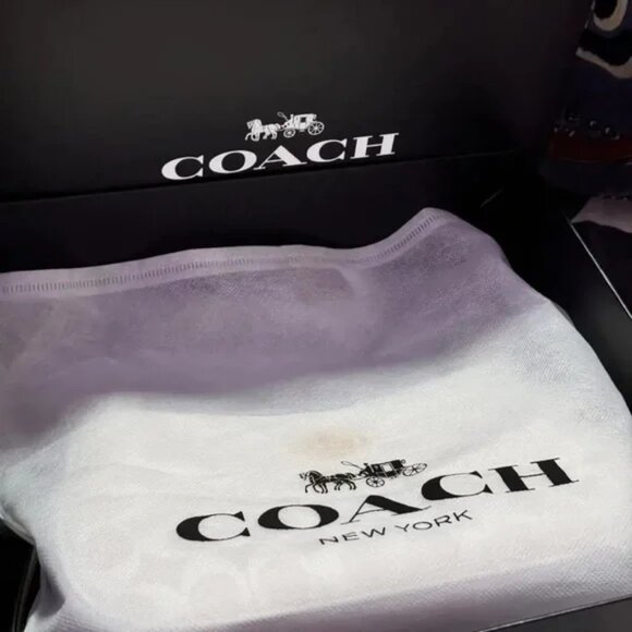 Coach Teri Shoulder Bag In Signature Canvas - Picture 6 of 6